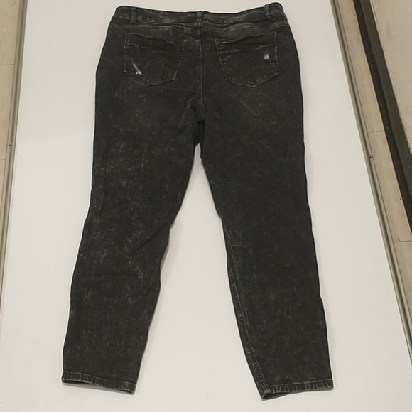 Love & Legend Premium Denim - Picture 3 of 6